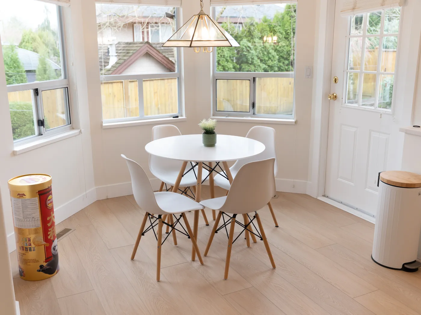 Bay-window dining nook with pendant light